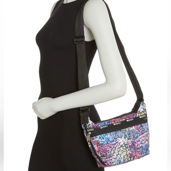 FINAL PRICE 🚨 LESPORTSAC 🔥 FLORAL CROSS BODY NWT - Picture 2 of 7